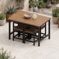 Mesa de comedor de acero negro y madera con cuatro sillas en una terraza